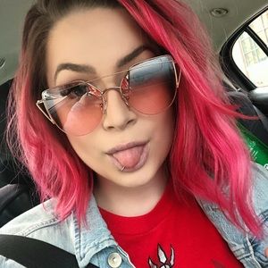 Meet your Posher, Tia